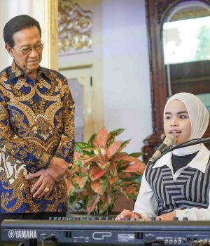 Putri Ariani sings Lir Ilir for the Governor of the Special Region of Yogyakarta