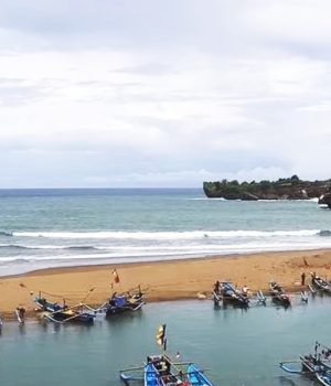 Scenic Beauty of Baron Beach Gunungkidul Yogyakarta